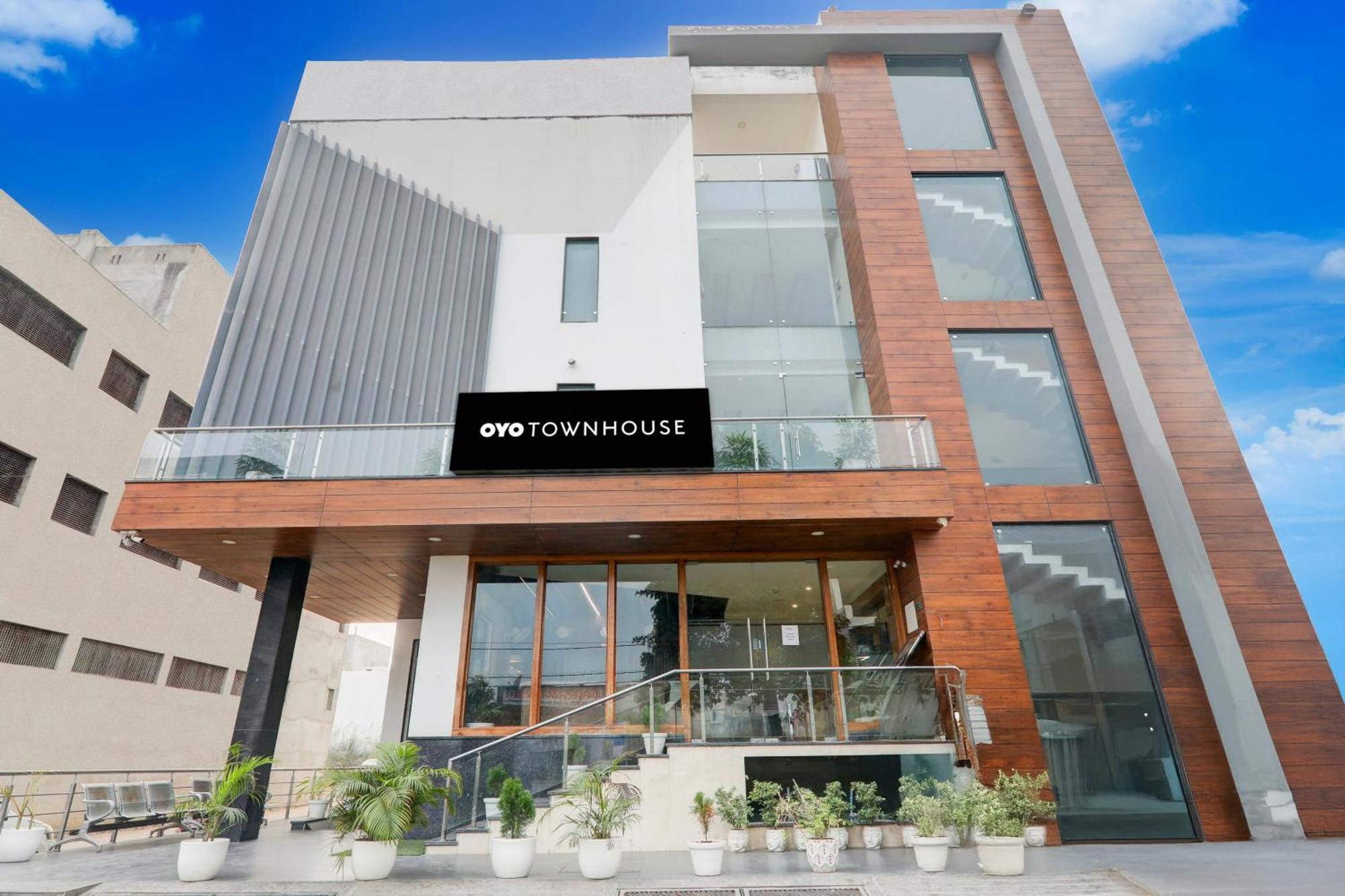 Hotel Townhouse The Nawab And Banquet